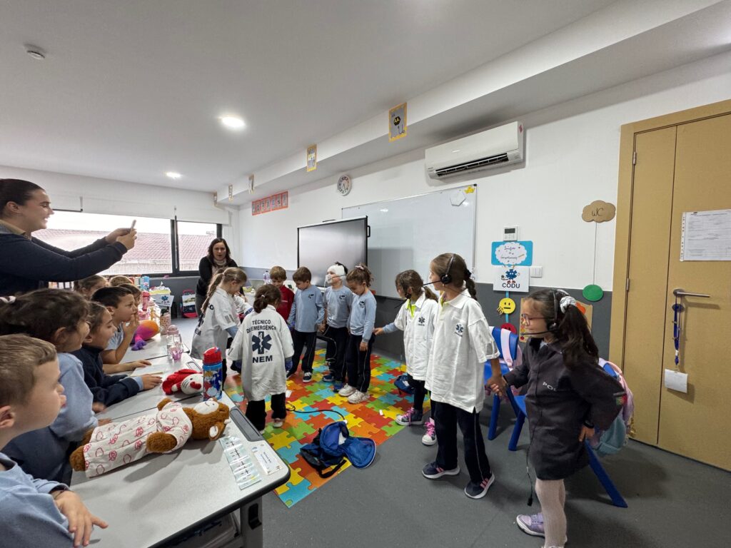 simulação ativação meios emergencia com crianças